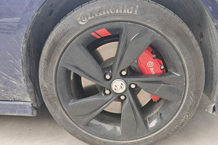 Used Buick Regal 2023 GS Prestige Model Right Front Wheel Hub