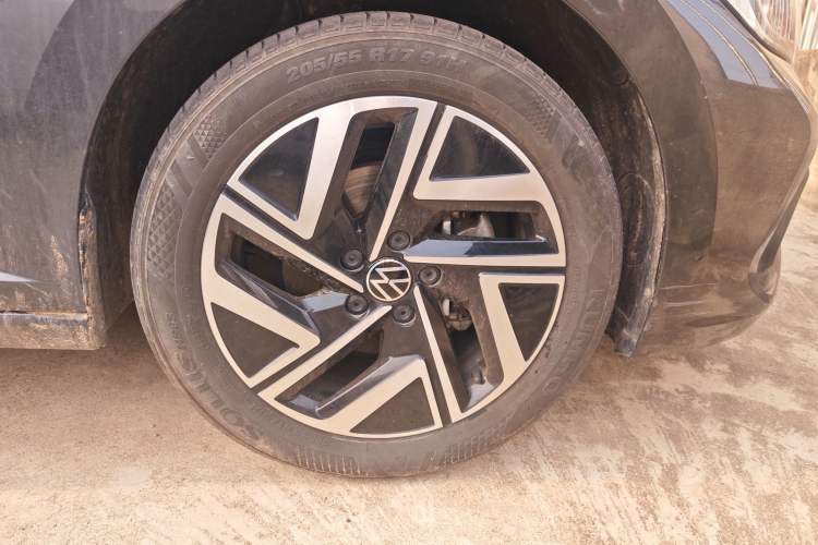 Used Volkswagen Sagitar 2025 300TSI DSG Excellence Edition Right Front Wheel Hub