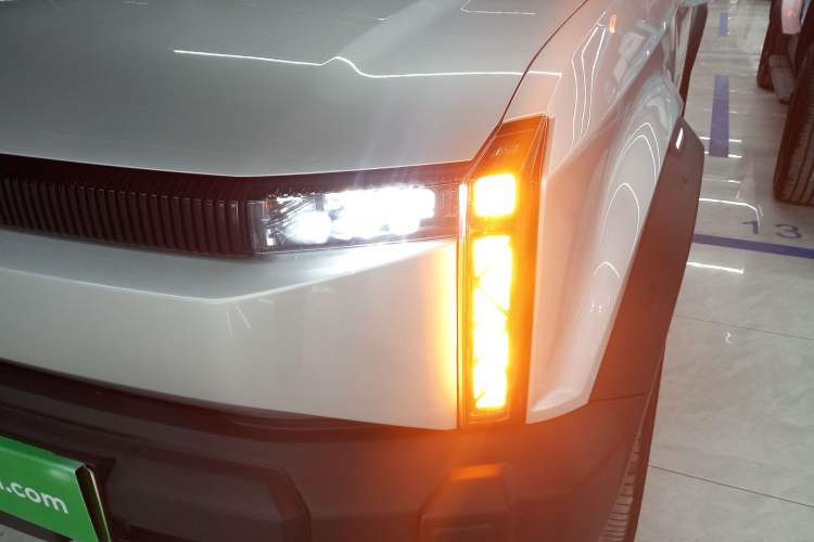 Used iCAR 03 2024 501km Four-wheel Drive Long-range Intelligent Driving Edition Left Front Headlight
