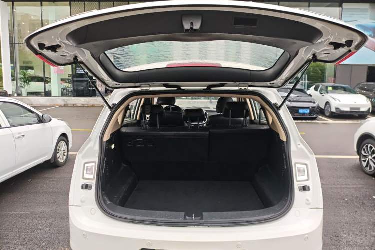 Used Baojun 560 2016 1.8L Manual Luxury Edition Trunk