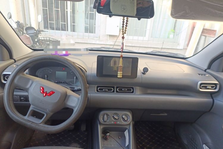 Used Wuling Hongguang New Energy 2024 All-Electric Model 300KM Standard Version Center Console