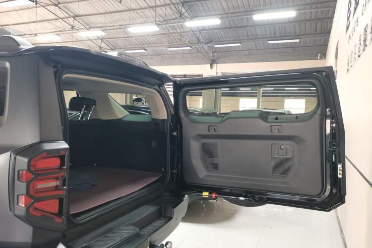 Used Tank 400 New Energy 2024 Hi4-T Off-Road Edition Trunk