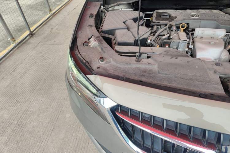 Used Buick GL6 2019 18T 6-Seater Connected Luxury Version China VI Standard Right Front Headlight