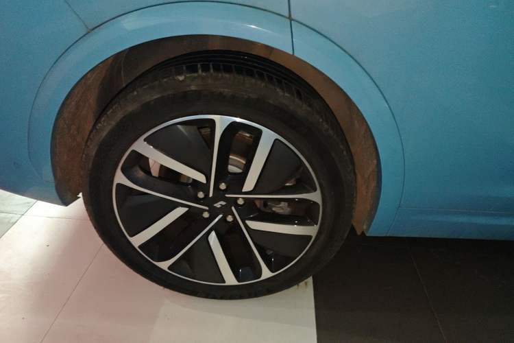 Used Li Auto L7 2024 Ultra Model Right Rear Wheel Hub