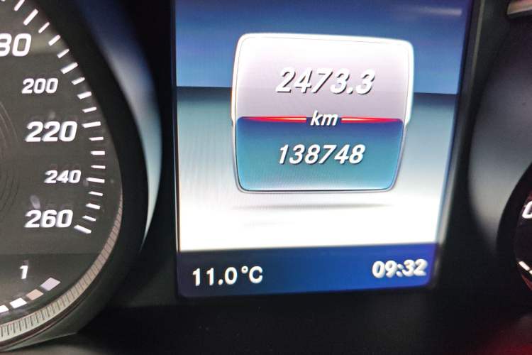 Used Mercedes-Benz GLC 2017 GLC 260 4MATIC Luxury Model Odometer Close Up