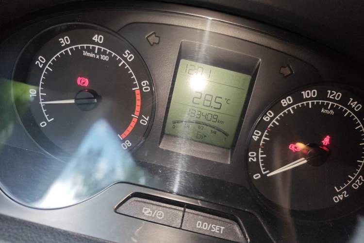 Used Skoda Rapid Spaceback 2014 1.6L Manual Enjoyment Edition
