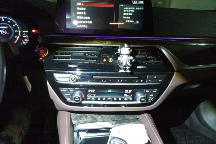 Used BMW 5 Series 2018 540i M Sport Package Audio And AC Panel