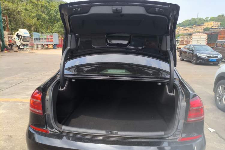 Used Volkswagen Passat 2017 330TSI DSG Luxury Edition Trunk