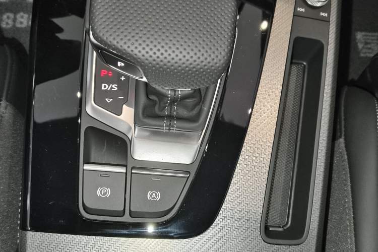 Used Audi Q5L 2025 quattro 45th Anniversary Edition 40 TFSI Luxury Dynamic Model
