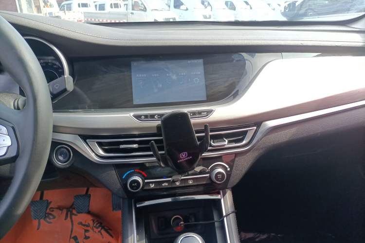 Used CHANGAN Eado 2018 1.6L GDI Manual Fashion Edition Audio And AC Panel