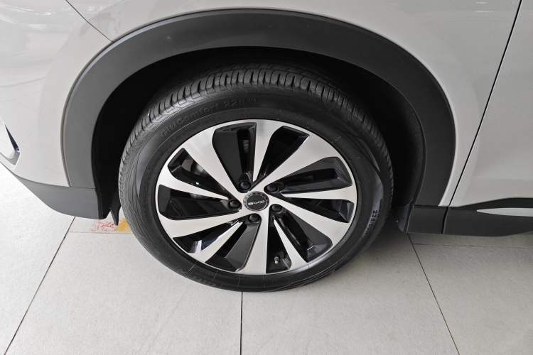 Used BYD Song PLUS New Energy 2024 HONOR Edition DM-i 150km Flagship PLUS Left Front Wheel Hub