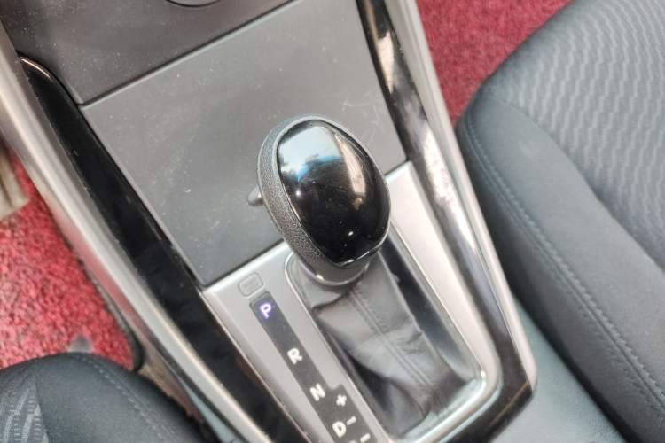 Used Hyundai Elantra (5th Generation / Langdong) 2015 1.6L Automatic Leading Model Gear Lever