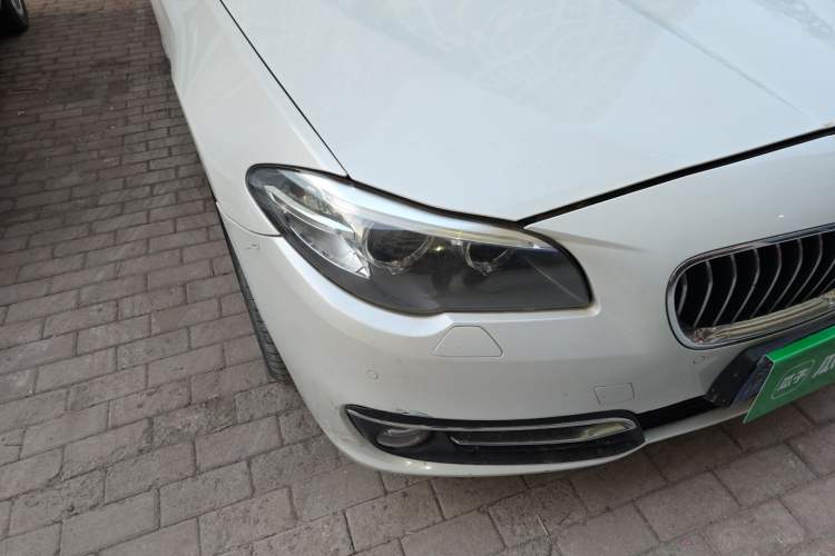 Used BMW 5 Series 2014 525Li Luxury Design Package Right Front Headlight