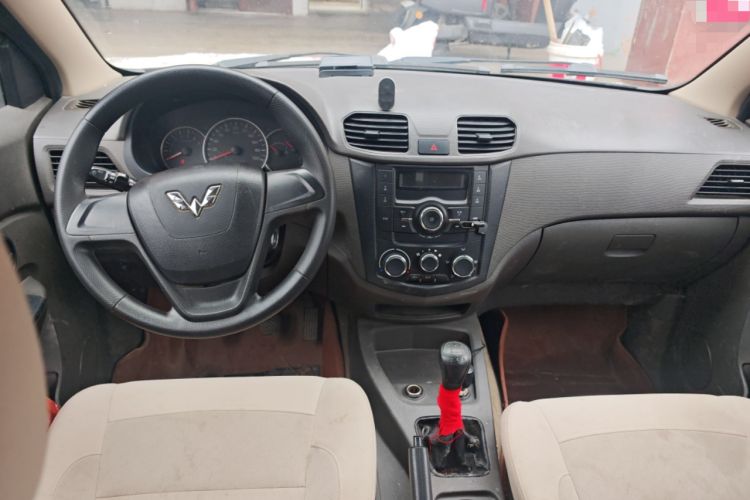 Used Wuling Hongguang 2014 1.5L S Standard Version
