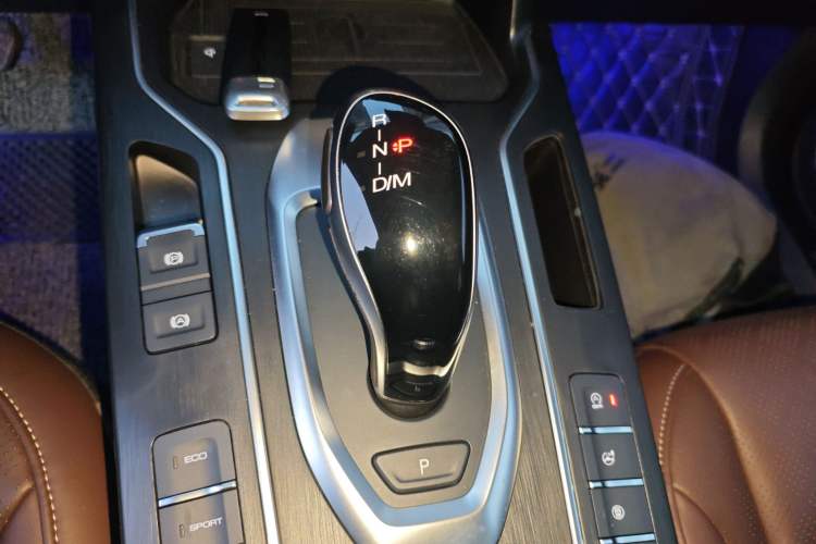 Used Wey VV6 2021 2.0T Two-Wheel Drive Smart Plus
