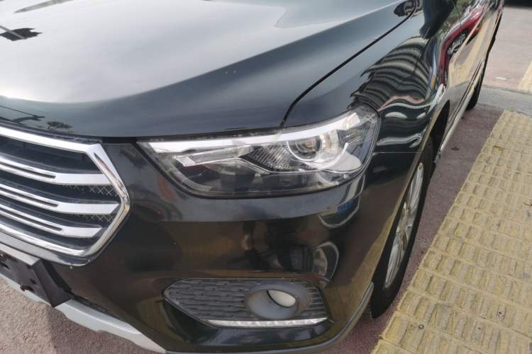Used Haval H6 2017 Blue Label Sport Edition 1.5T Automatic Two-Wheel Drive Luxury Model Left Front Headlight