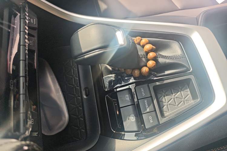 Used Toyota RAV4 2024 2.0L CVT Two-Wheel Drive Fashion Plus Edition Gear Lever