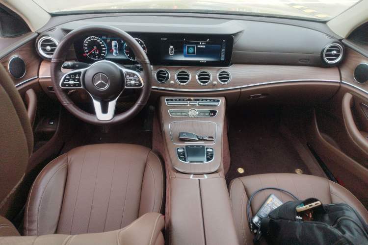 Used Mercedes-Benz E-Class 2020 Facelift E 300 L Stylish Edition Center Console