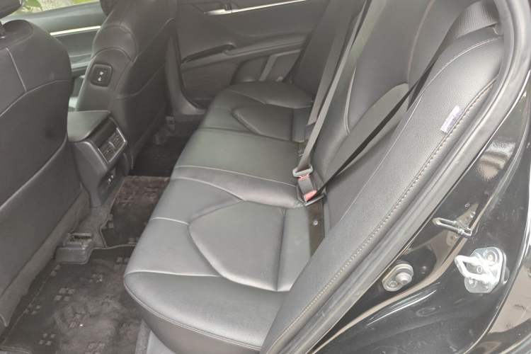 Used Toyota Camry 2021 2.0G Luxury Edition
