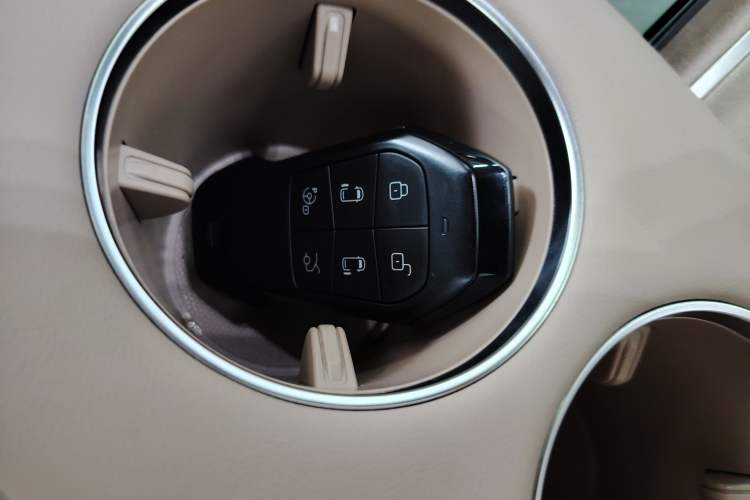 Used XPeng X9 2025 740 Ultra-Long Range Max