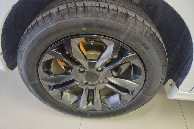 Used Dongfeng Aeolus Yixuan 2023 Mach Edition 1.5L Automatic Chasing Wind Version Right Rear Wheel Hub