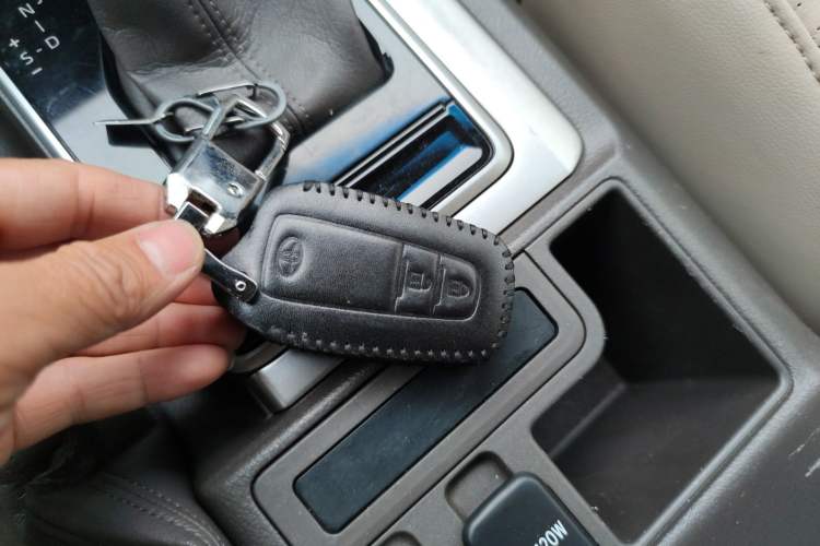 Used Toyota Prado 2018 4.0L U.S.-Spec Version 7 Seats Vehicle Key