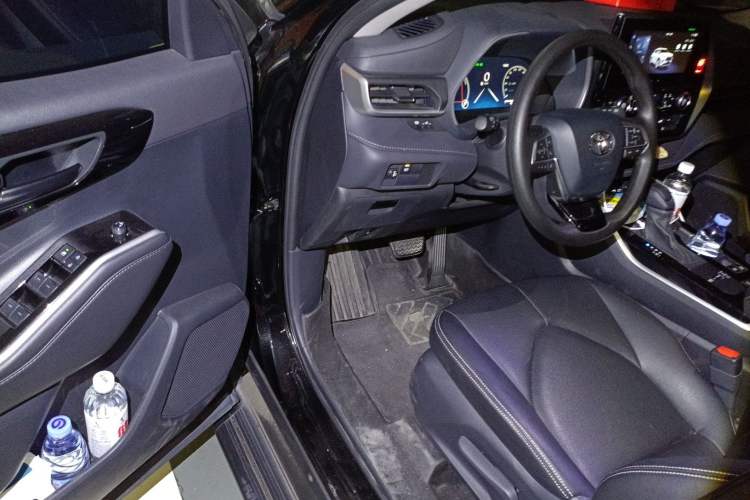 Used Toyota Highlander 2024 2.5L Smart Electric Hybrid Dual-Motor Two-Wheel-Drive Elite Edition 5 Seats