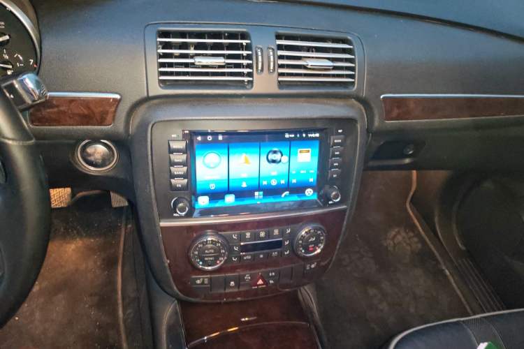 Used Mercedes-Benz R-Class 2010 R 500 L 4MATIC Grand Edition
