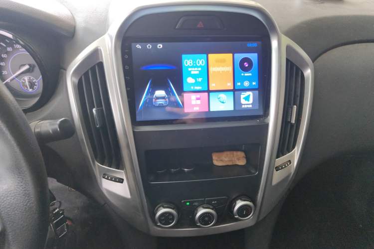 Used JMC Baodian 2020 2.5T Diesel 4x4 Comfort Edition Standard Wheelbase JX4D25A6L Audio And AC Panel