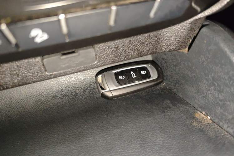 Used Geely Auto Vision X6 2016 1.8L Manual Luxury Model