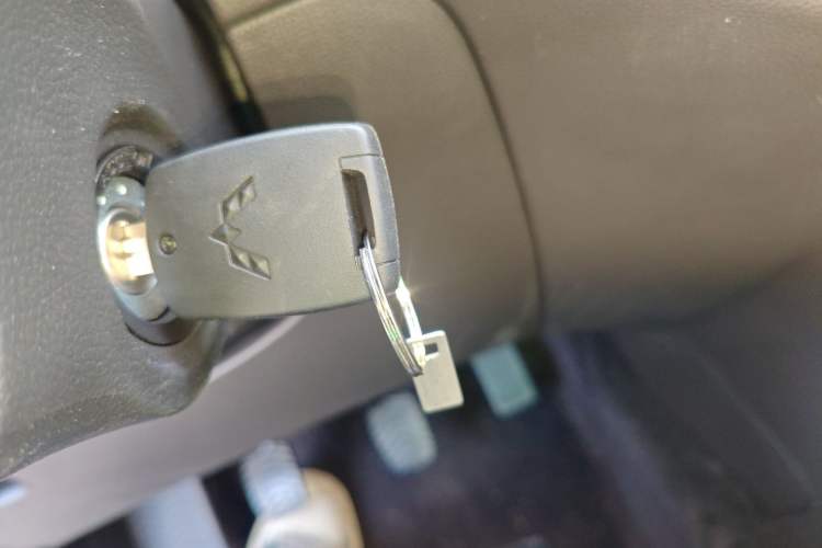 Used Wuling Hongguang V 2022 1.5L Jingqu Edition Electric-Assist LAR