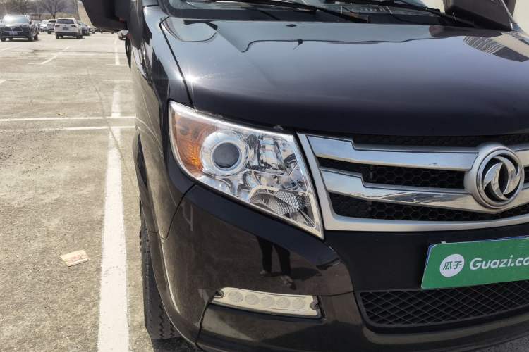 Used Dongfeng Yufeng 2021 2.0T Power King Front-Drive Logistics Vehicle Long Wheelbase Mid-Roof Design 6–9 Seats China VI Emission Standard ZD20
