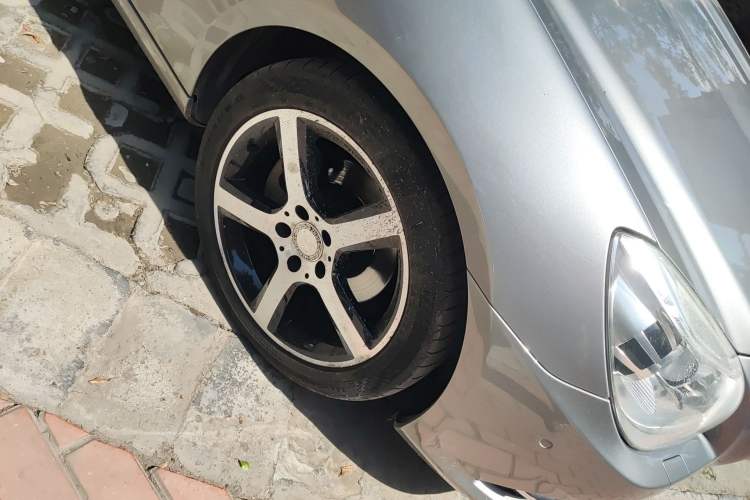 Used Mercedes-Benz SLK-Class 2011 SLK 200 Fashion Model Right Front Wheel Hub