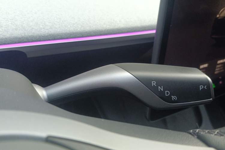 Used Tesla Model Y 2023 Long-Range All-Wheel-Drive Version