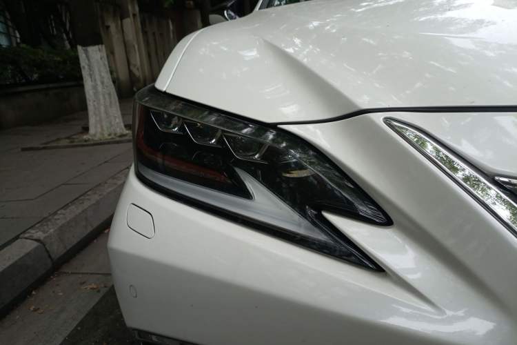 Used Lexus ES 2020 300h Executive Edition
