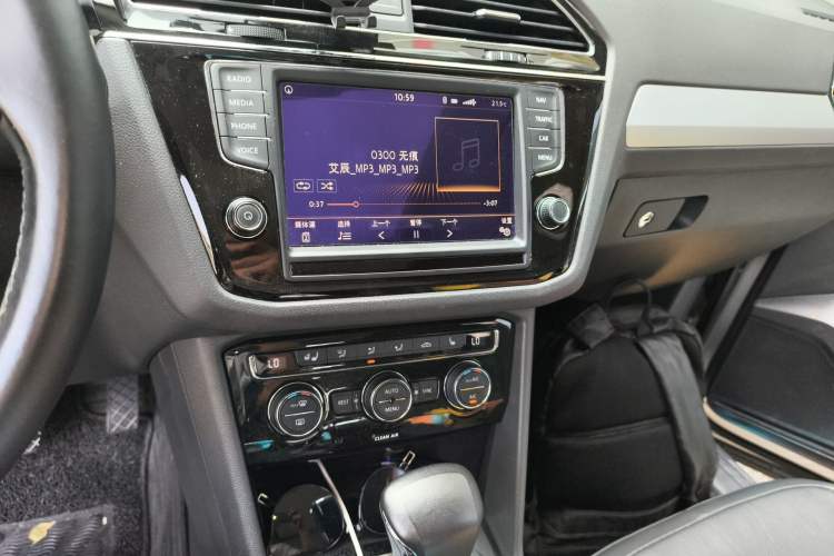 Used Volkswagen Tiguan L 2017 330TSI Automatic Two-Wheel Drive Luxury Edition Audio And AC Panel