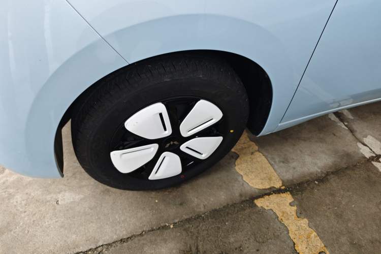 Used Wuling Hongguang MINIEV 2025 Four-Door Version Advanced Edition Left Front Wheel Hub