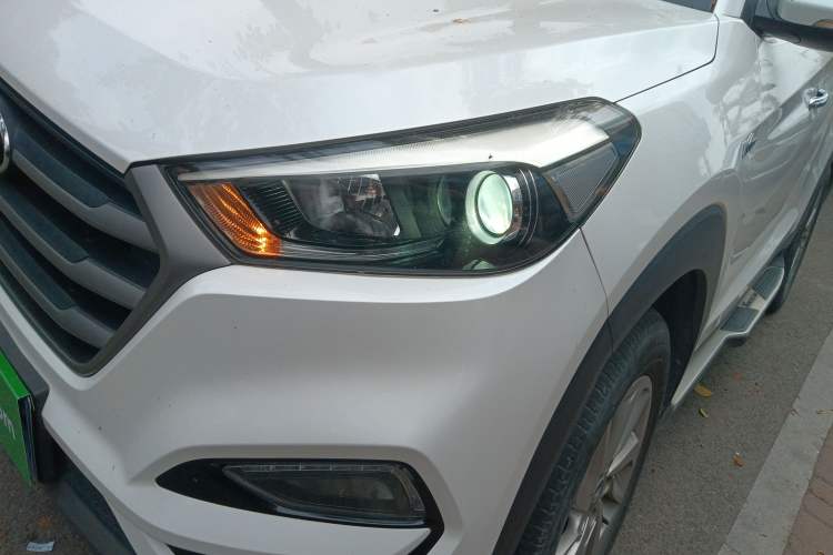 Used Hyundai Tucson 2015 1.6T Dual-Clutch Two-Wheel-Drive Smart Model Left Front Headlight