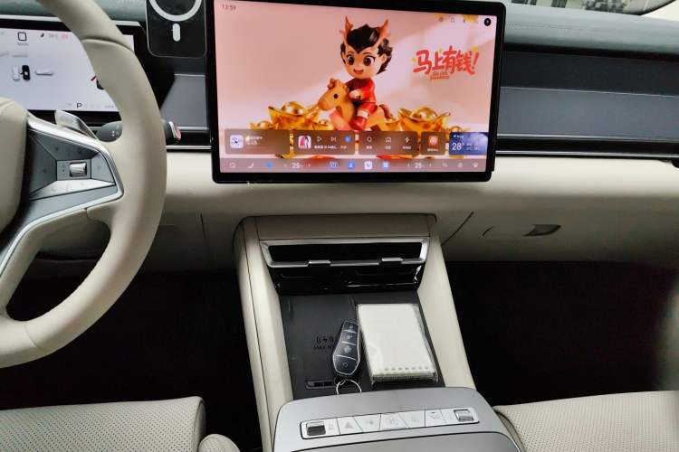 Used BYD Tang L 2025 DM 175KM Drone Player Edition Audio And AC Panel