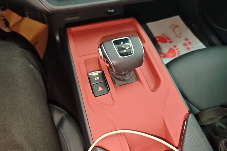 Used Hongqi E-QM5 2024 610 km PLUS Gear Lever