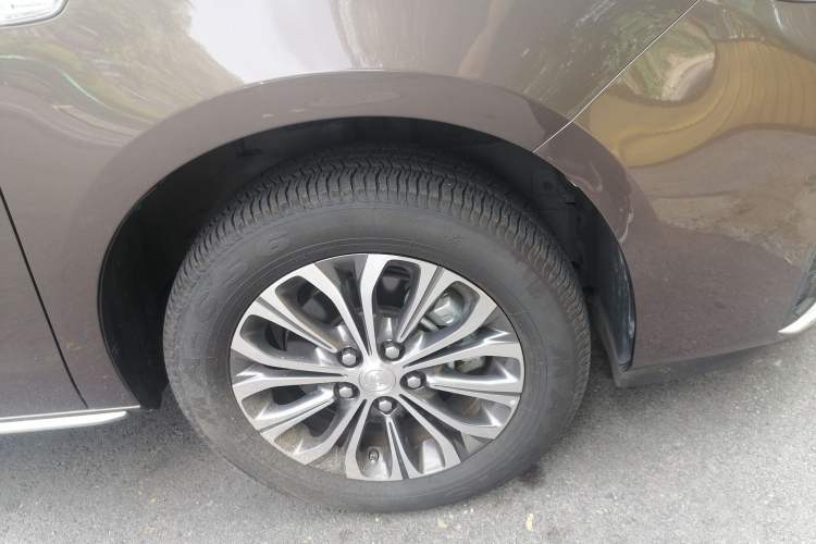 Used Buick GL8 2023 Land Executive Class Comfort Model
