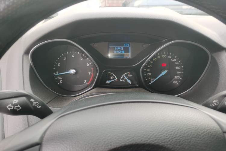 Used Ford Focus 2015 Sedan 1.6L Manual Fashion Edition