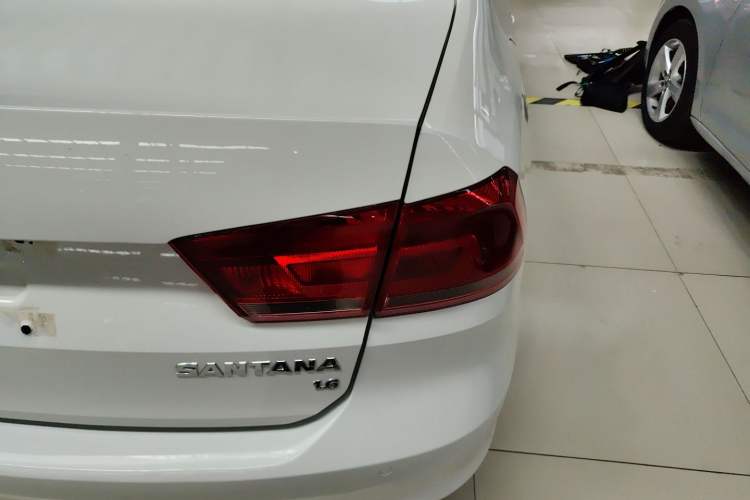 Used Volkswagen Santana 2015 1.6L Manual Comfort Edition