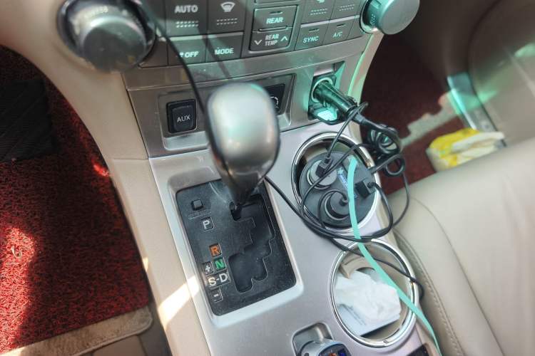 Used Toyota Highlander 2012 2.7L Two-Wheel Drive 7-Seater Luxury Edition
