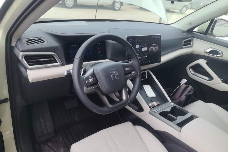 Used BYD Yuan UP 2025 Intelligent Driving Version 401 KM Dynamic Edition Steering Wheel