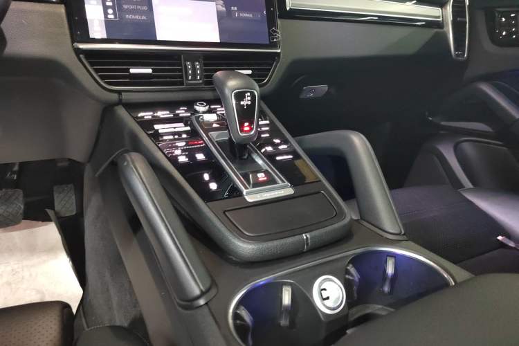 Used Porsche Cayenne E-Hybrid 2019 Cayenne E-Hybrid 2.0T Gear Lever