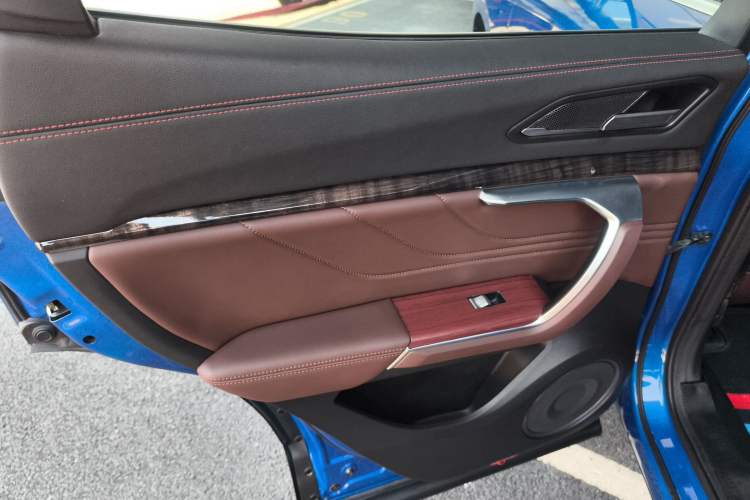 Used Wey VV5 2019 1.5T Two-Wheel Drive Color Pioneer