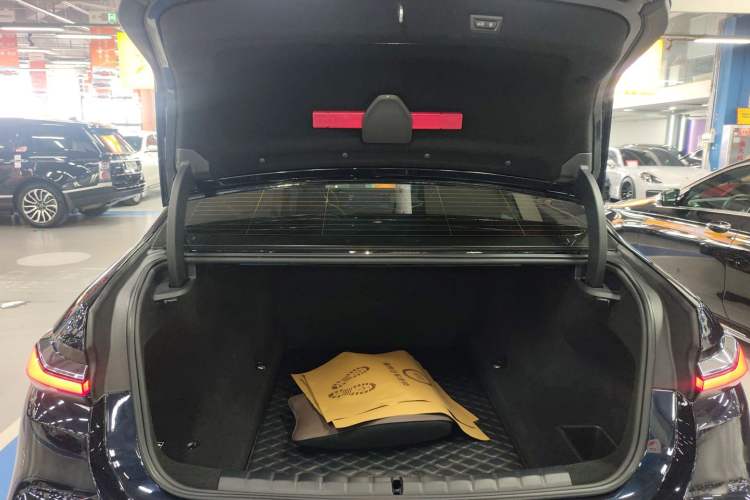 Used BMW 7 Series 2023 735Li M Sport Package Trunk