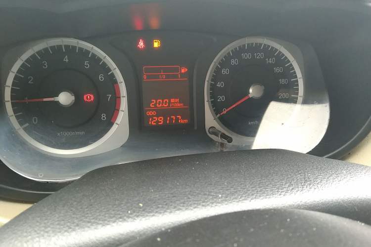 Used Venucia R50 2013 1.6L Manual Fashion Edition Odometer Close Up