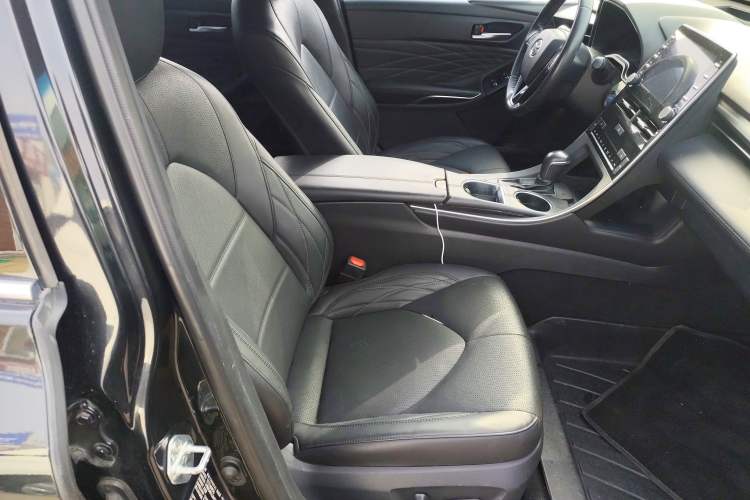 Used Toyota Avalon 2019 Dual-Engine 2.5L XLE Prestige Version China VI Standard Right Front Seat